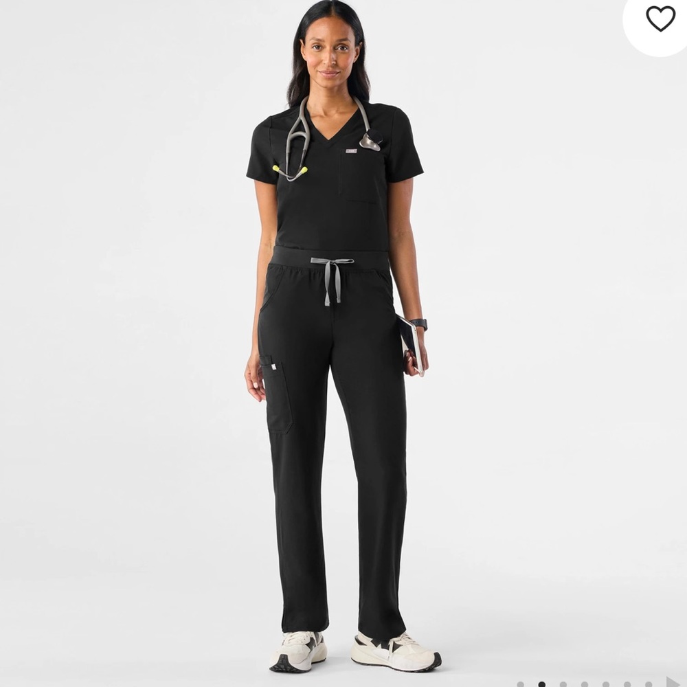 FIGS KADE CARGO SCRUB PANTS
STYLE # T21004